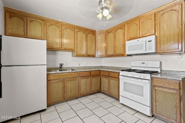 Building Photo - 7707 Parral Dr