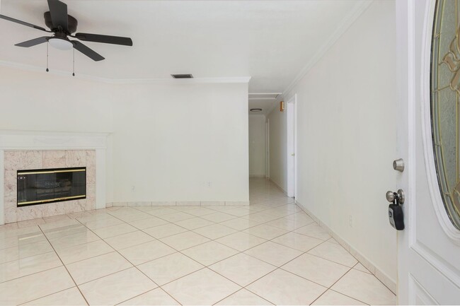 Building Photo - 3/2 Ranch with great outdoor space