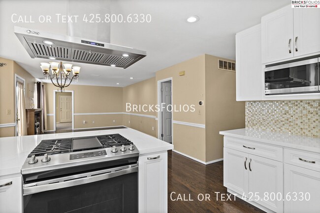 Building Photo - Luxurious 5-bedroom home in Sammamish with...