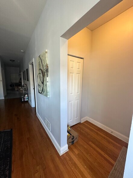 Foyer/Coat Closet - 3643 W Diversey Ave