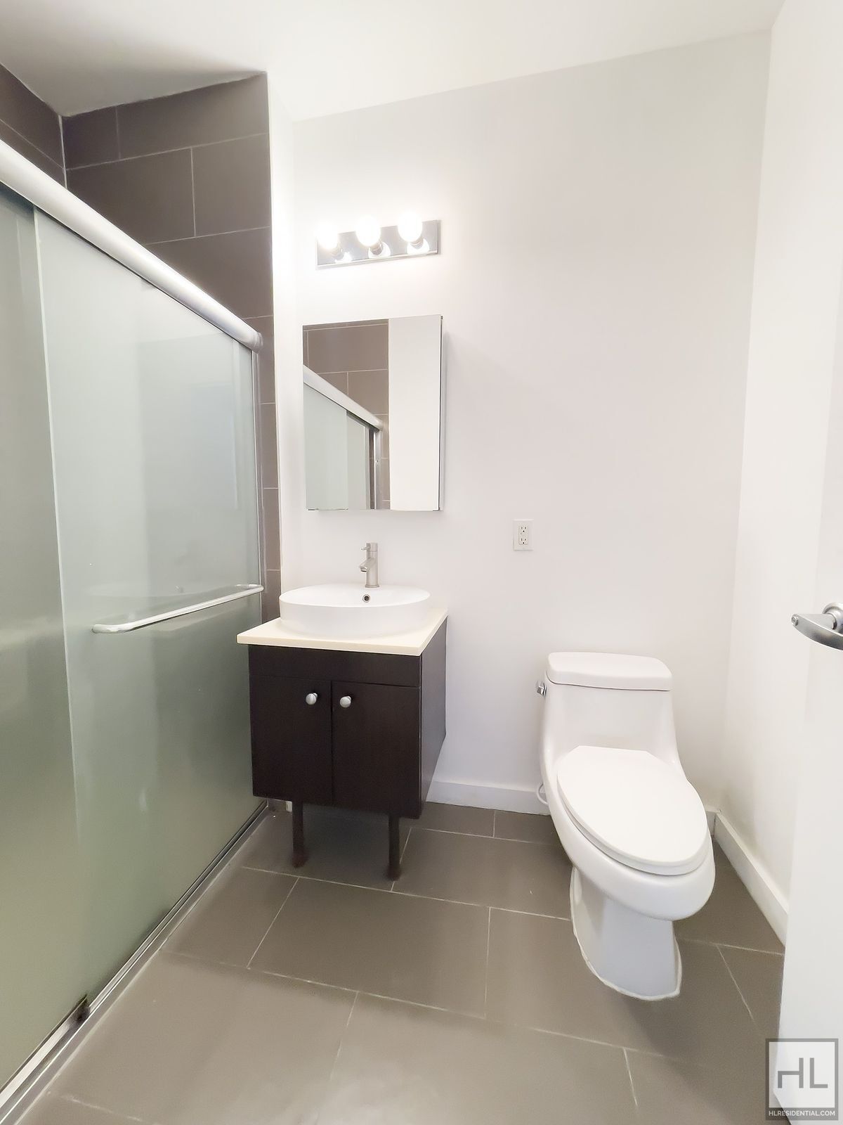 Building Photo - NOLL STREET / Spacious 2 Bed 1-Bath / No Fee