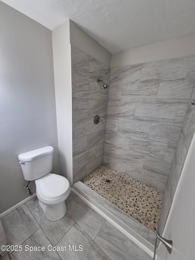 Building Photo - 1342 Vandalia Ave SE