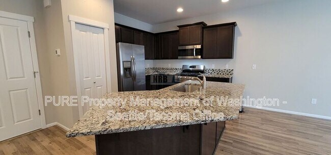 Building Photo - 6925 Honeylocust Ct NE
