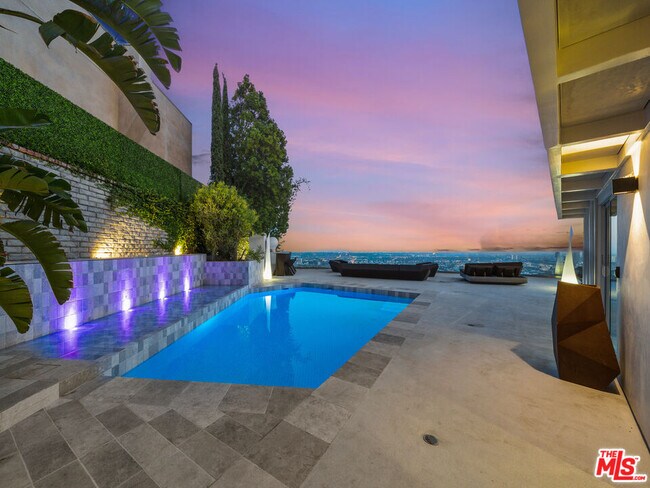 Building Photo - 8460 Cole Crest Dr