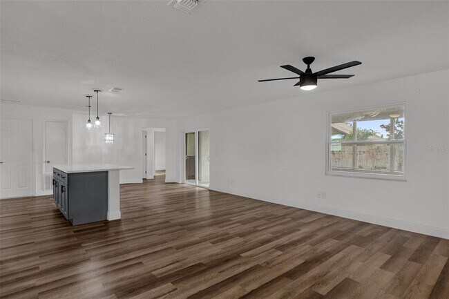 Building Photo - 2433 Benjamin Dr