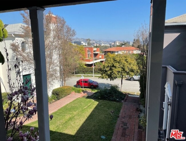 Building Photo - 437 Shirley Pl