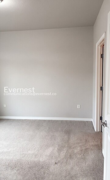 Building Photo - 2133 Krisron Rd