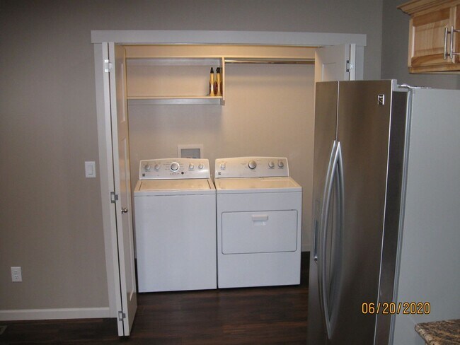 Building Photo - Must See 3 Bedroom with Fenced Yard!