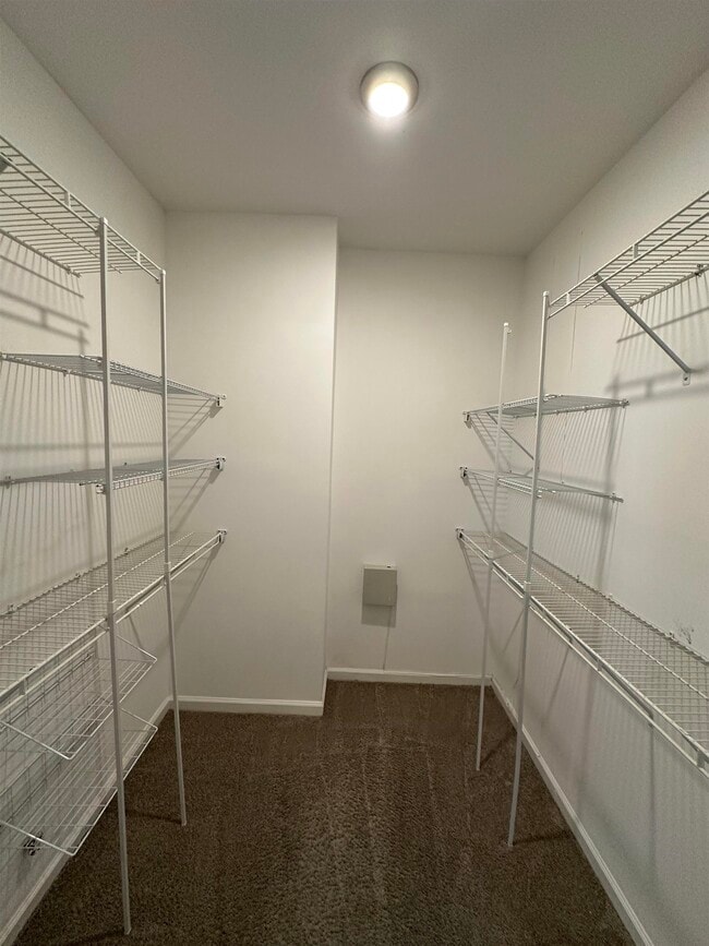 Building Photo - 1093 River Isle Dr
