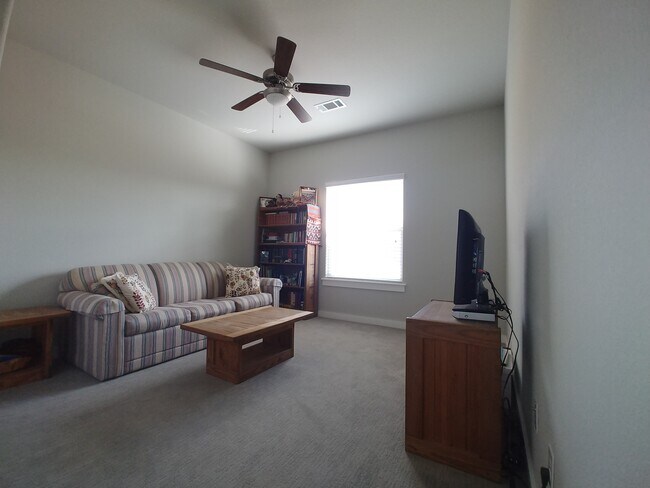 Building Photo - 5802 W Redbud St