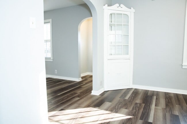 Building Photo - Next-Level Student Living  |  3,000+ Sq Ft 4BR Home Steps from Ball State – Pre-Lease Now!