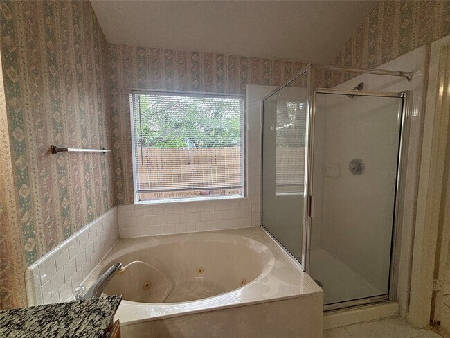 Building Photo - 15803 Mission Estates Ct