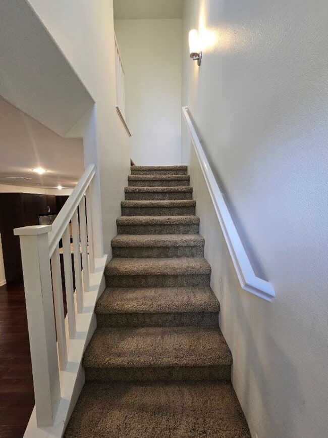 Building Photo - Bright Corner Unit Near Trails with Pool & 2-Car Garage