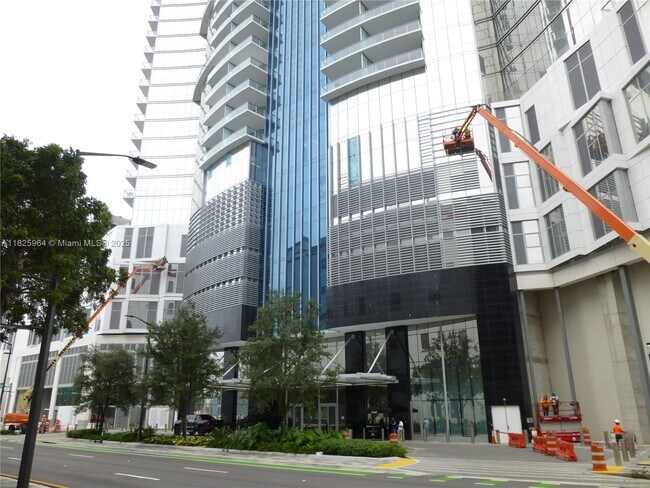 Building Photo - 851 NE 1st Ave