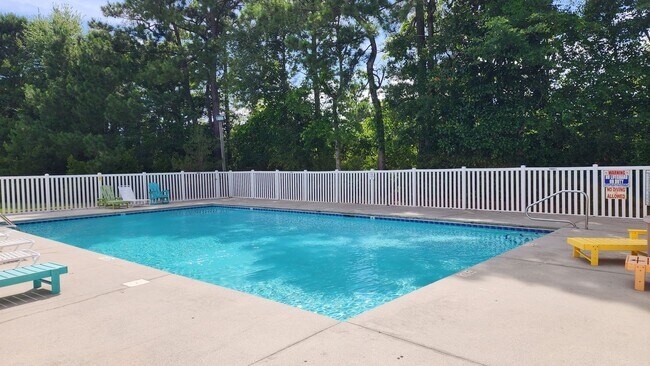 Building Photo - Townhome in Swansboro with 2 Master Suites + Community Pool. Showings Available!