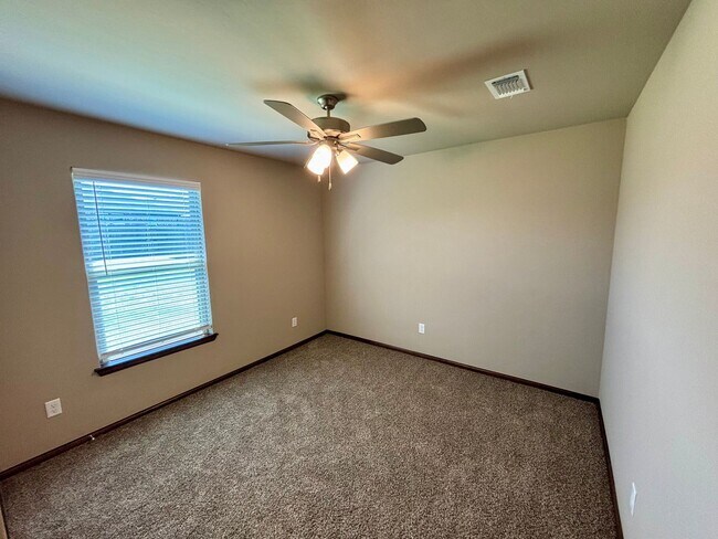 Building Photo - Wonderful 3 Bed 2 Bath Home in Norman