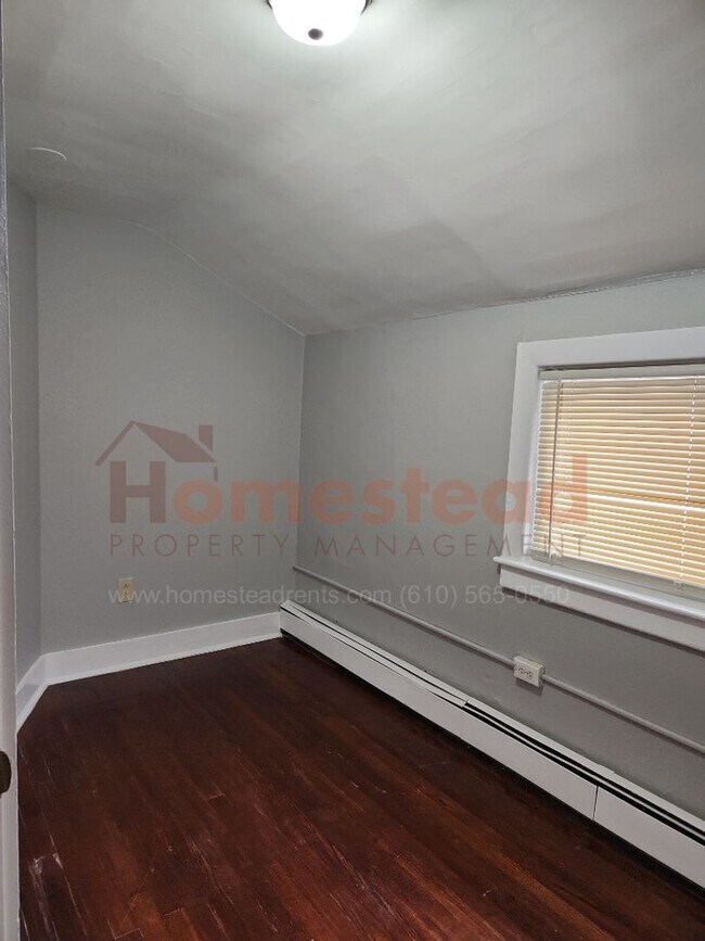 Building Photo - 5 BEDROOM HOME FOR RENT IN COLLINGDALE!
