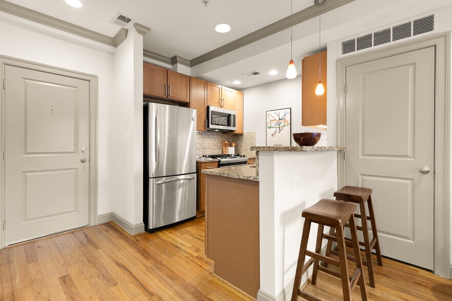 Building Photo - 739 Newton Pl NW