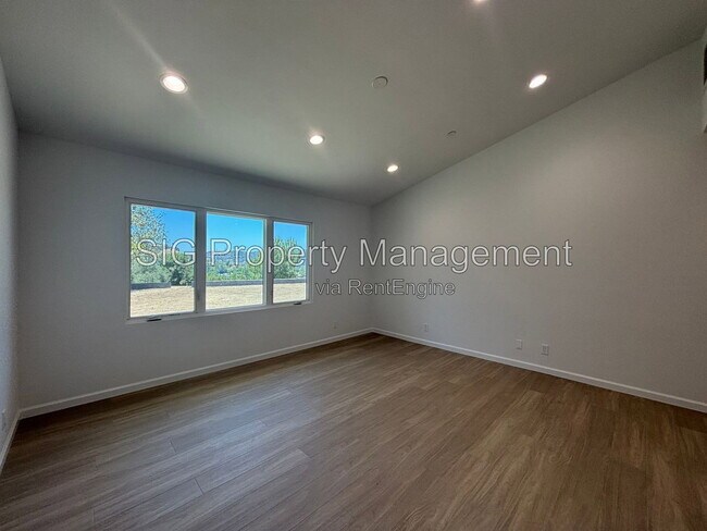 Building Photo - 2230 Sherwood Pl