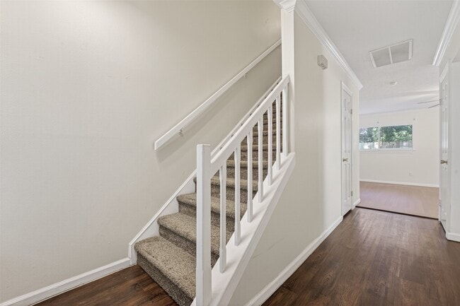 Building Photo - 1106 E Red Cedar Cir