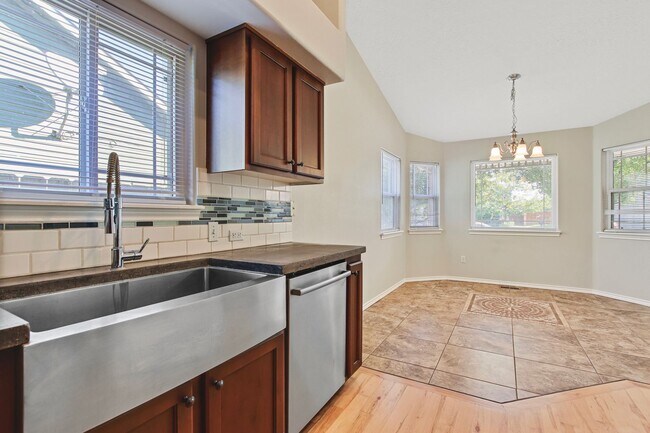 Building Photo - Spacious Updated 3 Bedroom, 2 Bath home in...