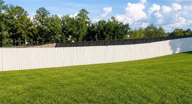 Building Photo - 204 Garnet Dr