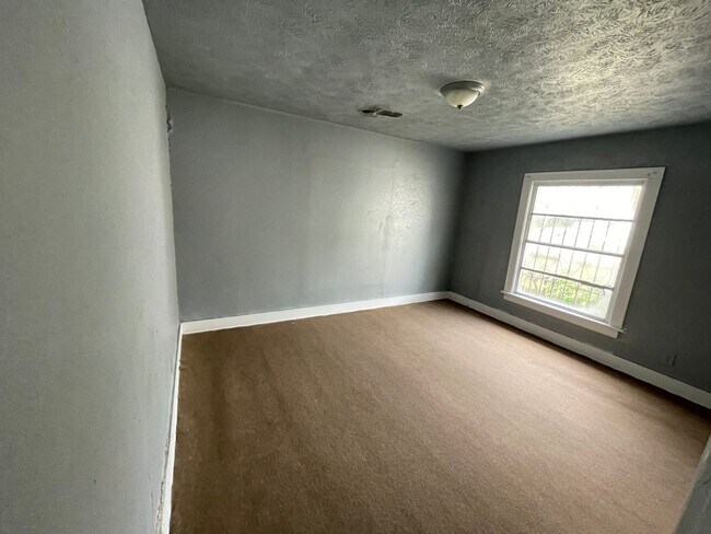 Building Photo - 3310 Lillian St