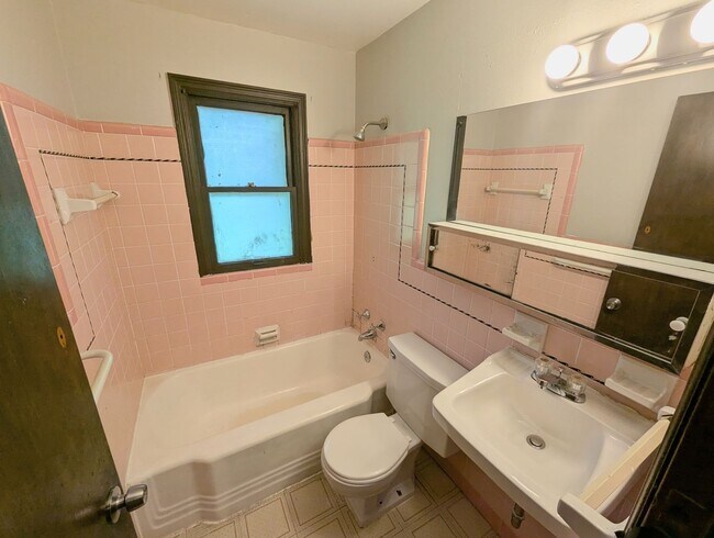 Building Photo - Deep Deal on Fathom