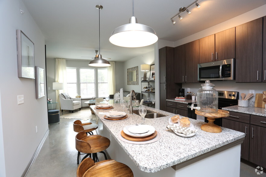 1BR, 1BA - 762 SF - Kitchen - Henry at Fritz Farm