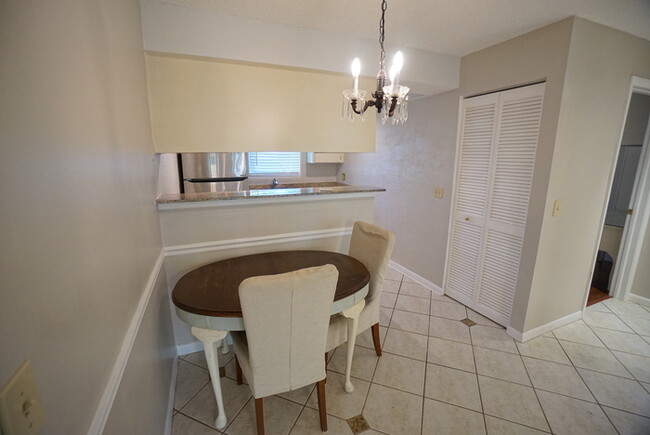 Building Photo - Charming 2-Bedroom, 1-Bath Condo in South ...