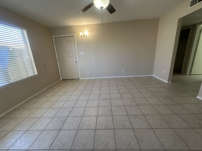 Building Photo - 1349 E Palmdale Dr