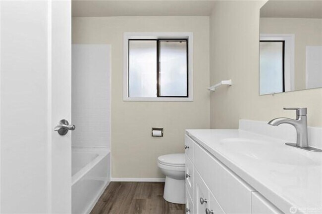Building Photo - Beautifully Updated Duplex | W/D Included | Ideal for JBLM Commuters
