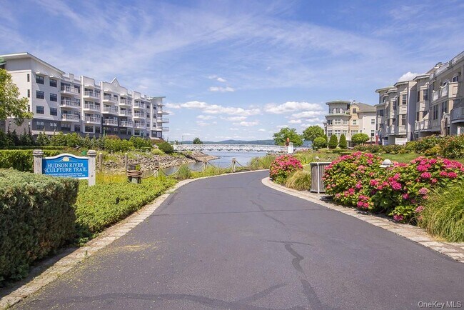 Building Photo - 1321 Round Pointe Dr