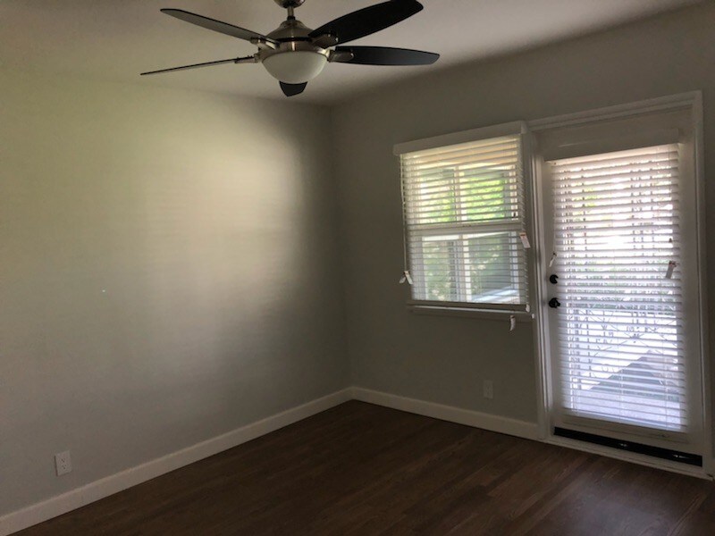 Room 1 - 4439 Lakeside Dr