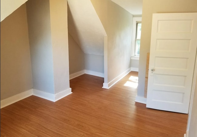 Building Photo - Adorable 3 Bedroom Home for RENT in Beechview