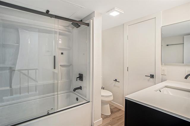 Building Photo - 618 W Collins St