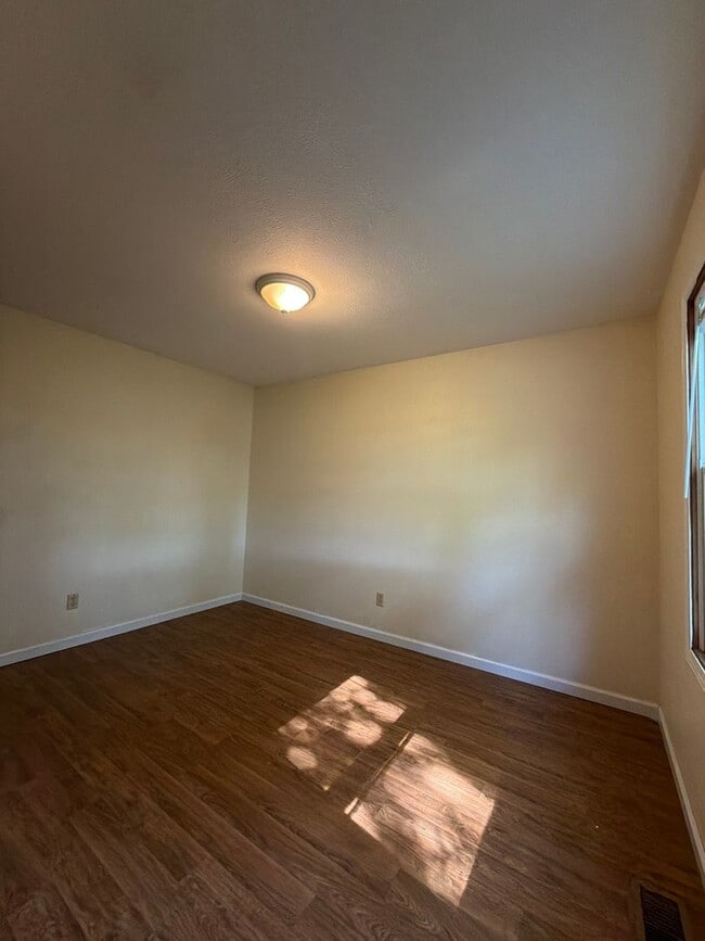 Building Photo - 218 Stonewall Ct