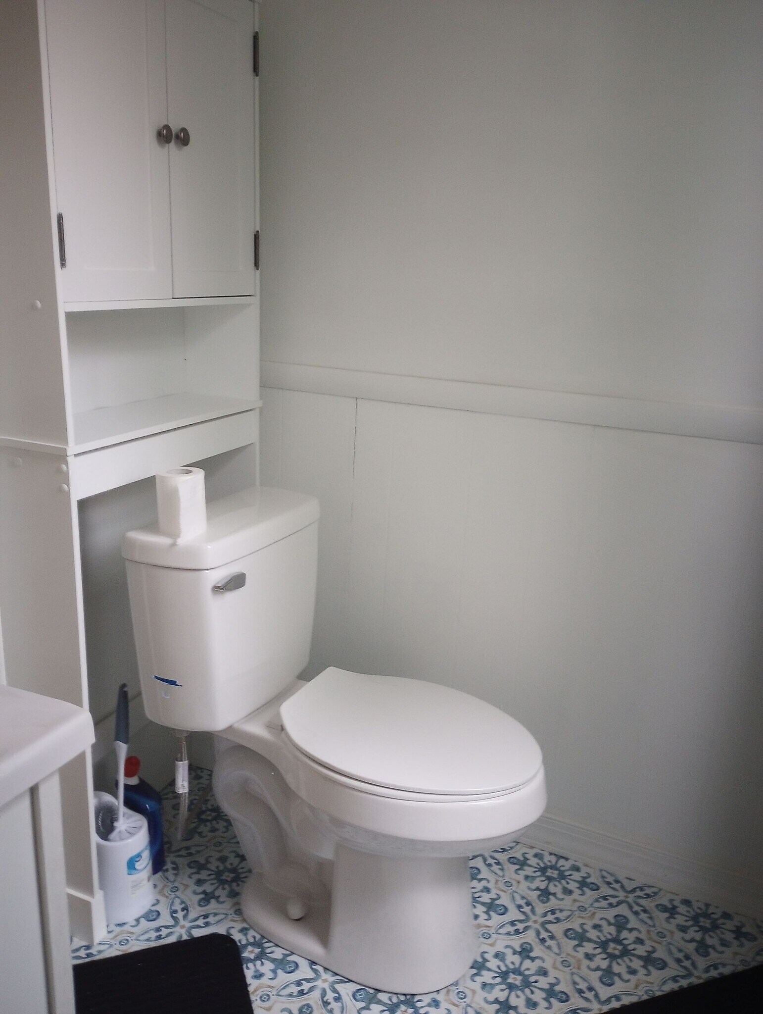 Bath view 4 - 602 N Porter St