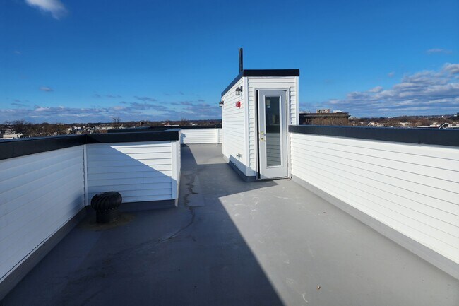 Building Photo - 2025 N 16th St