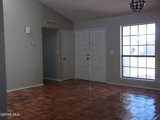Building Photo - 844 Tepic Dr