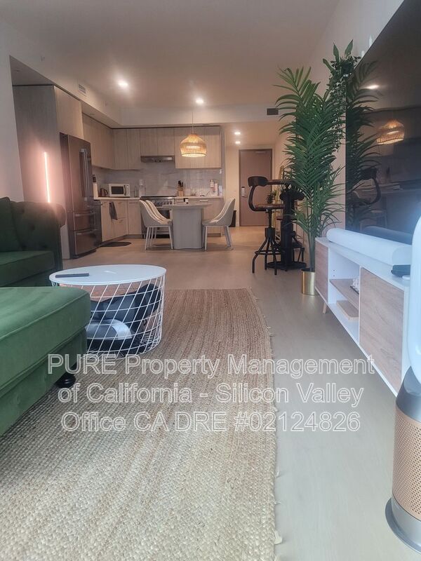 Building Photo - 188 W St James St