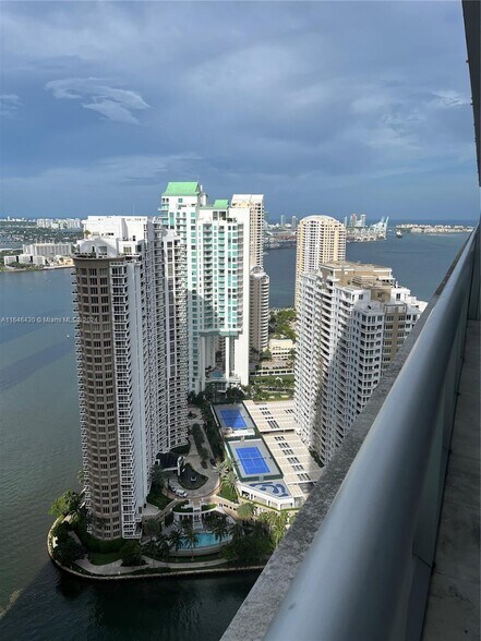 Building Photo - 495 Brickell