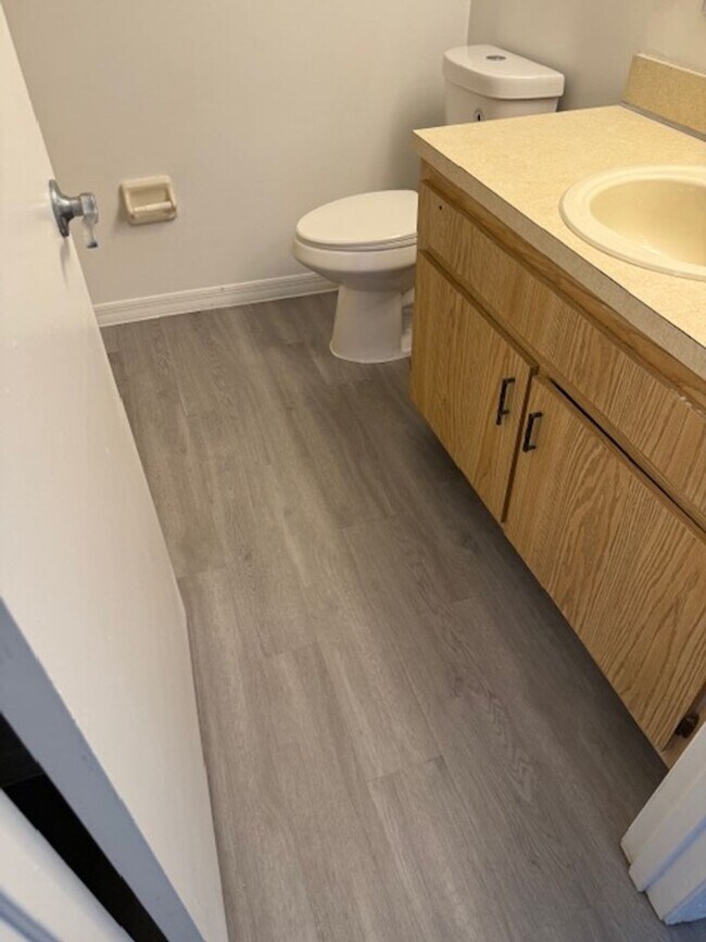 Building Photo - Large One bedroom Condo