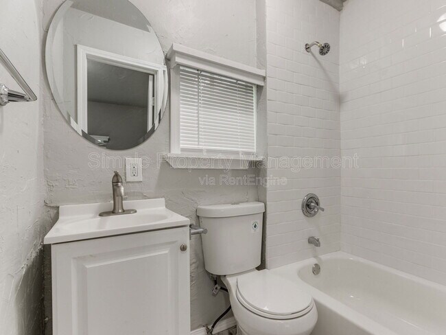 Building Photo - 1800 Hampton Rd