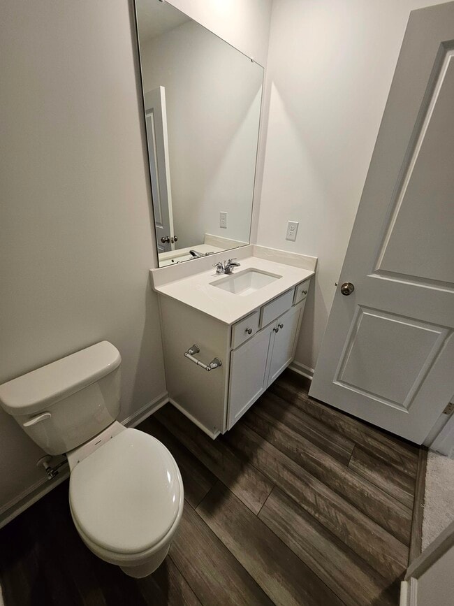 Building Photo - 868 Pilot St