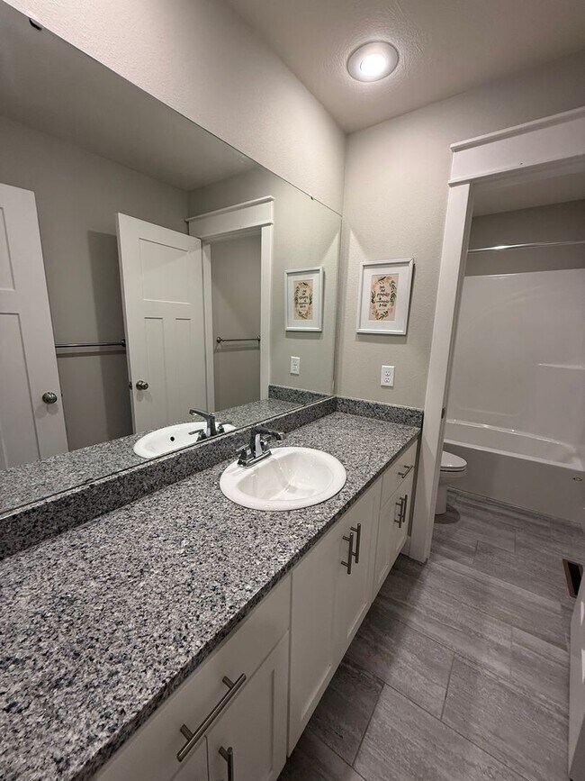 Building Photo - ****MOVE-IN SPECIAL**** Gorgeous 4Bedroom ...