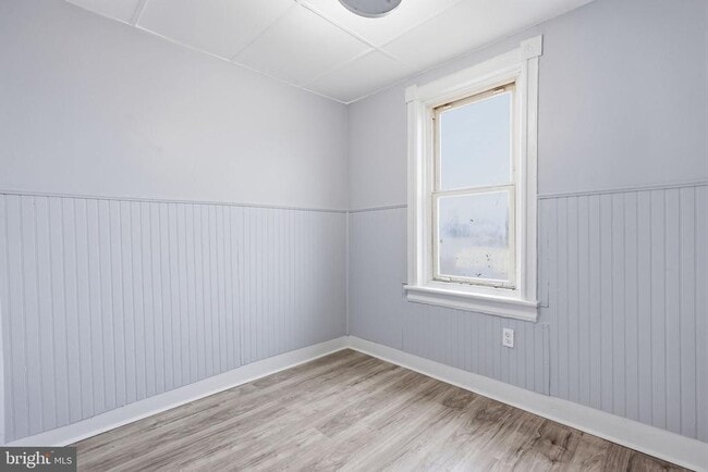 Building Photo - 25 Lily St