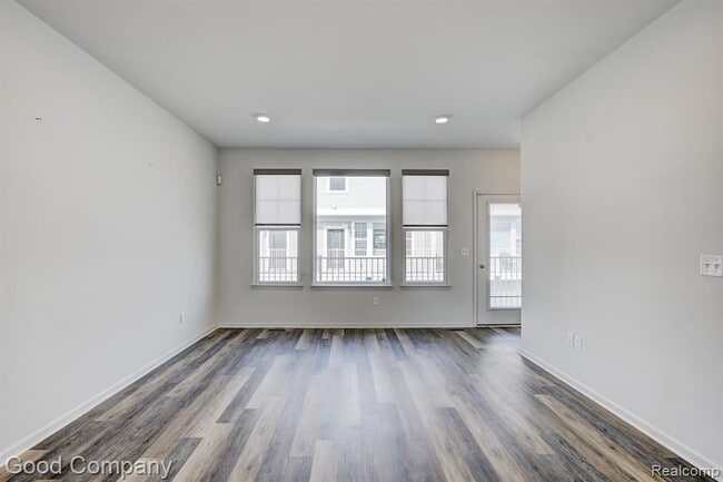 Building Photo - 2500 Normandy Rd