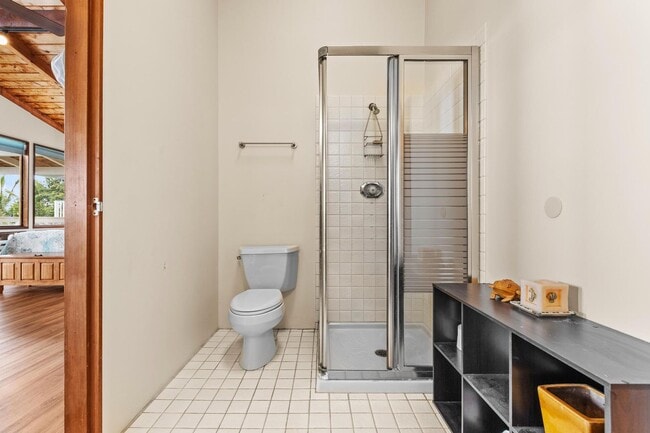 Building Photo - Captain Cook Home – 3 Bed, 2 Bath + Bonus Room! Fully Furnished with Solar Power