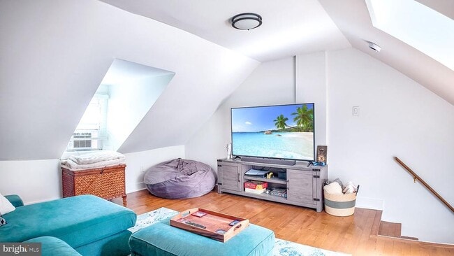 Building Photo - 434 Catharine St